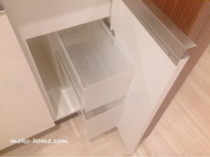 無印良品のポリプロピレンストッカーを洗面台下に入れた様子