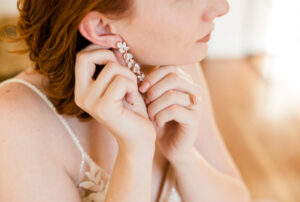 右耳の耳鳴りが聴こえるスピリチュアルの意味は恋愛成就？ツインレイと出会うサイン